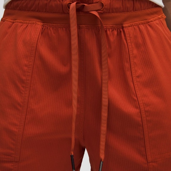 NWT Lululemon W’s Sz8 Dance Studio HR Short 3.5” in Autumn Rust. Large pockets. - Picture 7 of 9